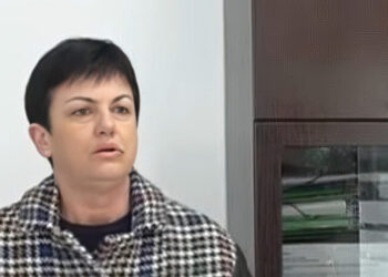 “Avokatja” mashtruese përfundon në gjyq, u mori para qytetarëve me premtime të rreme –