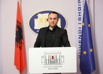 Vendi ndodhet në rrezik, të ngrihemi kundër kësaj qeverie të korruptuar dhe hajdutësh –