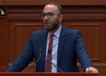 E quajti Trumpin ‘turpi i njerëzimit’, sot bën propagandë –