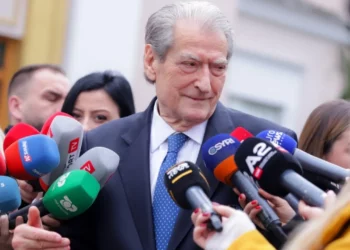 Ishullin e Sazanit ia ofrova dhe unë Berlusconit, por Rama e bëri për influencë politike –