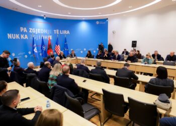 Shteti i përmbyti shqiptarët, bota pret nga PD zgjidhje për situatën dramatike –