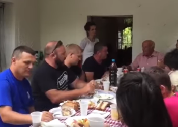 Njeriu që u betua se do të luftonte krimin, Altin Dumani shfaqet duke ngritur dolli me të dënuar penalë –