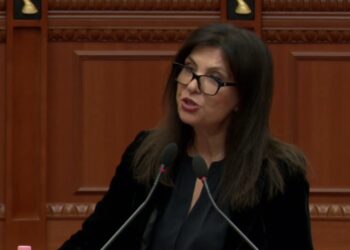 Qytetarët numërojnë qindarkat, pushtetarët milionat nga projektet imagjinare –