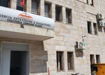 Vijojnë presionet në Kadastrën e Vlorës, urdhër për dërgimin e dosjeve drejt Tiranës –