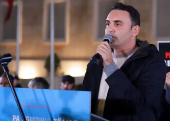 Belind Këlliçi thërret qytetarët në shesh –