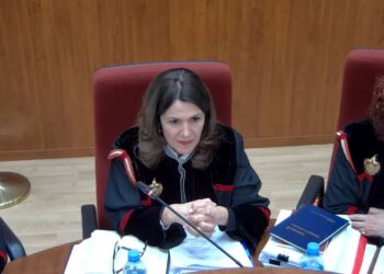 Mbyllet pas 6 orësh seanca në Kushtetuese për Belinda Ballukun, trupa tërhiqet për vendim –