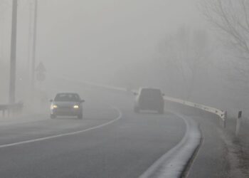 Paralajmërim për shoferët, kujdes/ Mjegull e dendur në aksin Korçë-Pogradec –