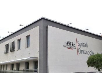 Denoncimi/ Onkologjiku prej 3 ditësh pa radioterapi, 100 pacientë në ditë pa trajtim –