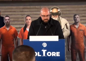 “Kemi bërë një gabim të rendë pas 11 majit”/ Anëtari i Forumit Rinor ia thotë në sy Berishës: Shkelmuam primaret –