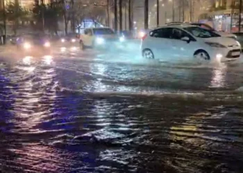 Rëndohet situata nga përmbytjet në Greqi, humbin jetën dy persona (Video) –