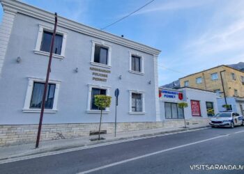 E rëndë në Përmet, 31-vjeçari i jep fund jetës, gjendet i varur në shkallët e banesës –