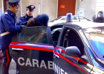 Shqiptari plagos me thikë pronarin e lokalit dhe djalin e tij në Itali –