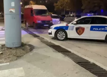 Sherr mes dy personave në bulevardin “Ismail Qemali” në Vlorë, plagoset me thikë njëri prej tyre –