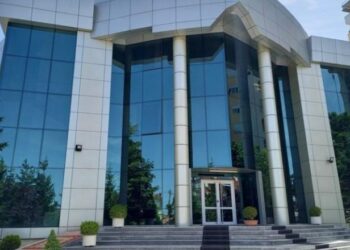 Vodhën 22 mln lekë të pensionistëve, Prokuroria nis hetimet mbi dy punonjëset e postës në Devoll –