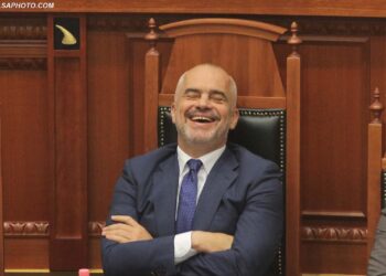 Shqiptarët të pashpresë! 53% e qytetarëve presin përkeqësim të financave në 12 muajt në vijim –