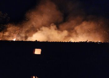 Merr flakë një barake në Shkodër, 80-vjeçari pëson djegie të rënda –