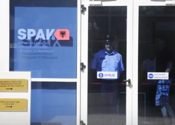 Kodi i ri Penal u heq statusin e të penduarit atyre që duan të rrëfejnë korrupsionin në tendera –