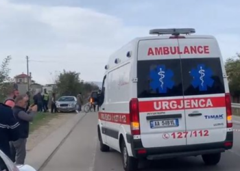 Aksident në Sarandë/ Përplasja e dy automjeteve në hyrje të qytetit, mbetet e plagosur një grua (EMRAT) –
