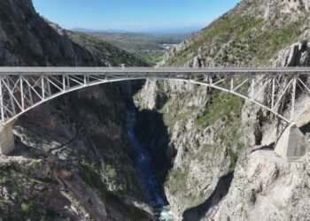 I riu tenton ti japë fund jetës, përpiqet të hidhet nga ura e Vashës –