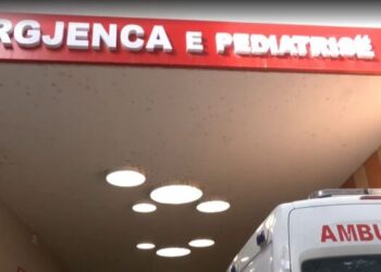 Temperaturë deri në 39 gradë, dyndje të fëmijëve me grip në urgjencën e pediatrisë –