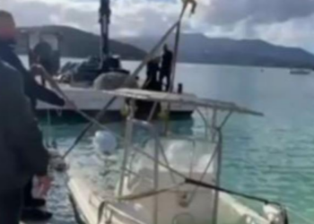 Ksamil/Përmbytet varka që shëtiste pushuesit, dyshimet e para të pronarit