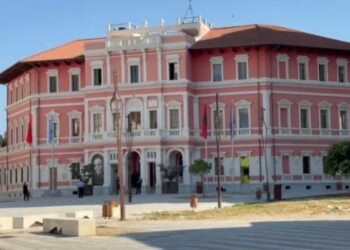 Vlorë/ Bashkia krijon tregje të përkohshme ambulante, tregtarët ende pa reagim –