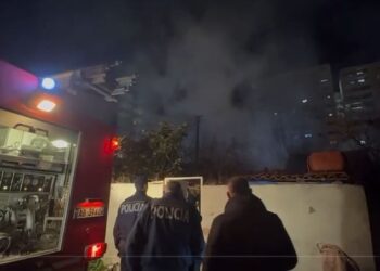 Lushnje/ Zjarri përfshin disa banesa, një vajzë e re dërgohet në spital e asfiksuar nga tymi –