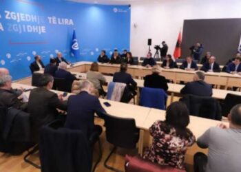 përplasje e fortë në mbledhjen me dyer të mbyllura për bojkotin e reformave –