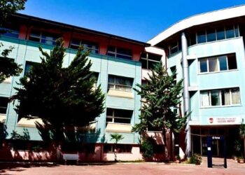 ‘Vdis sot, se ringjallesh nesër’/ Mësuesi në Tiranë pushohet nga puna pasi predikonte Jehovain në shkollë –