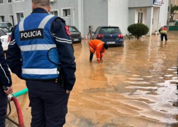 Përroi u mbush menjëherë, dëme në katet e para –