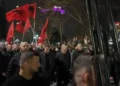 “Edi “Rama në Burg”/ Mijëra qytetarë para Kryeministrisë: Rama ik! (VIDEO) –