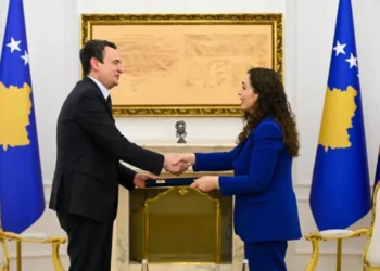 Albin Kurti mandatohet nga presidentja Osmani për formimin e qeverisë –