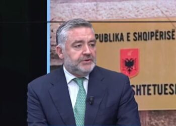 Nuk lejojmë të pezullohet një ministër –