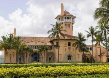 I riu hyri i armatosur në rezidencën e Trump, Shërbimi Sekret e qëlloi për vdekje –