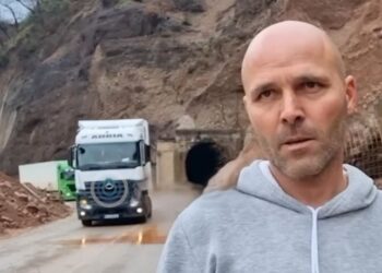 Kam 40 vjet këtu, nuk ka patur shembje, shkak janë punimet e firmës –