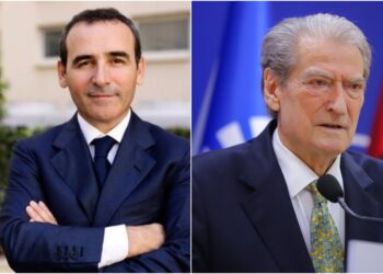 Minjtë ikin kur mbytet anija –