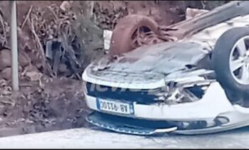 Makina del nga rruga dhe përmbyset pranë urës së Bushtricës –