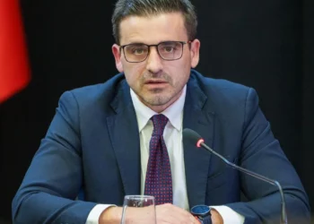 Bllokimi i aksit Librazhd-Prrenjas, Drejtori i Doganave sqaron si do të lëvizin kamionët –