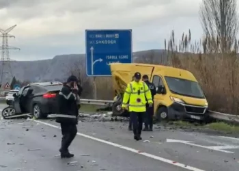 Aksident i trefishtë në zonën e Ishull-Lezhë, raportohet për disa të plagosur –