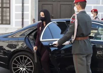 Pezullohet bashkëpunëtorja e ngushtë e Ramës, akuzohet për korrupsion në tendera –