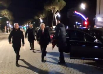 Foltorja e PD para Kryeministrisë, Berisha u bashkohet protestuesve –