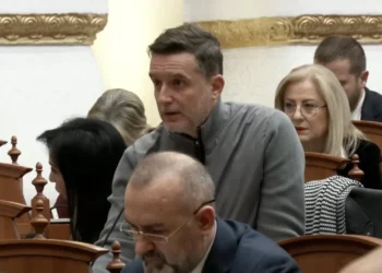 “Qendra shëndetësore nuk funksionon prej 4 muajsh”, Braçe i kërkon llogari ministres së Shëndetësisë –