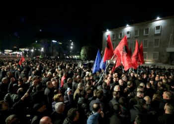 Nis marshimi i protestuesve të PD, nga Kryeministria drejt Policisë së Shtetit –