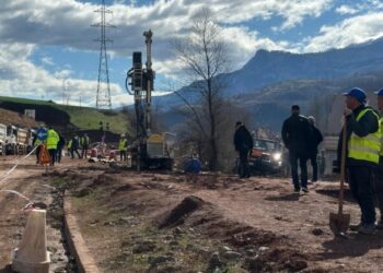 Rrëshqitja e dherave në Librazhd, rrezikohet shtylla e tensionit të lartë