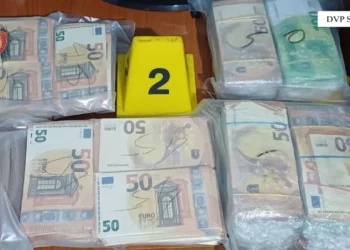 U kap me mbi 160 mijë euro të falsifikuara dhe një makinë të vjedhur, në pranga 19-vjeçari në Shkodër –