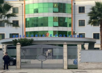 Skandal, vdes në komisariatin e Durrësit i dënuari me 18 ditë burg –