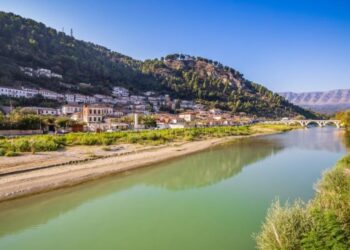 Dyshohet se u vetëmbyt në lumin Osum, nxirret trupi i pajetë i 58-vjeçares në Berat –