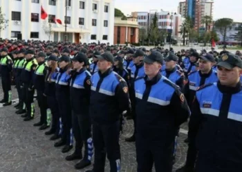 Rriten pagat për mësuesit dhe policët/ Vendimi i qeverisë, përfitojnë edhe ushtarakët nga indeksimi 2.5% –