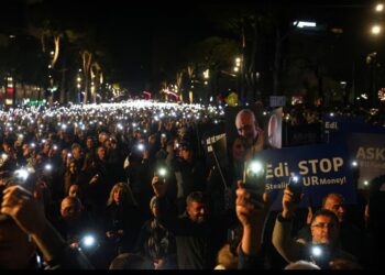 Rama shkarkon Ballukun mes akuzave për korrupsion dhe presionit të BE-së –