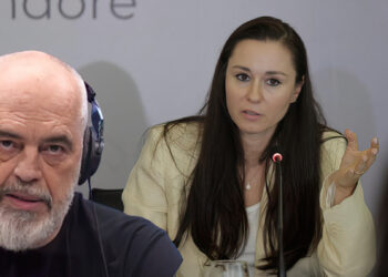 Kadastra e Vlorës vjen në Tiranë, punonjësit që kundërshtuan pushohen nga puna –